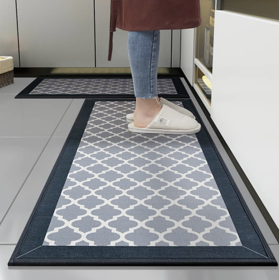 Hình ảnh 2: Thảm cotton trong không gian bếp, dễ dàng vệ sinh và bảo quản.