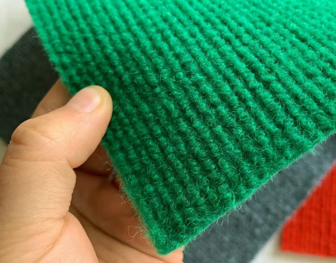 Thảm nỉ màu xanh lá