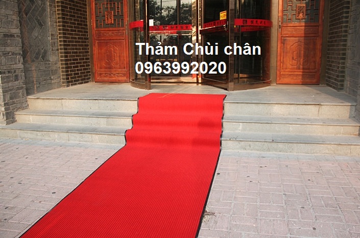Thảm chùi chân trải sảnh màu đỏ cờ làm đường dẫn đón khách