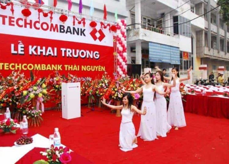 Thảm khai trương màu đỏ