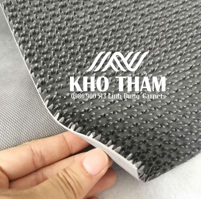 Thảm nhựa gai cúc màu ghi đế và gai thực tế như ảnh