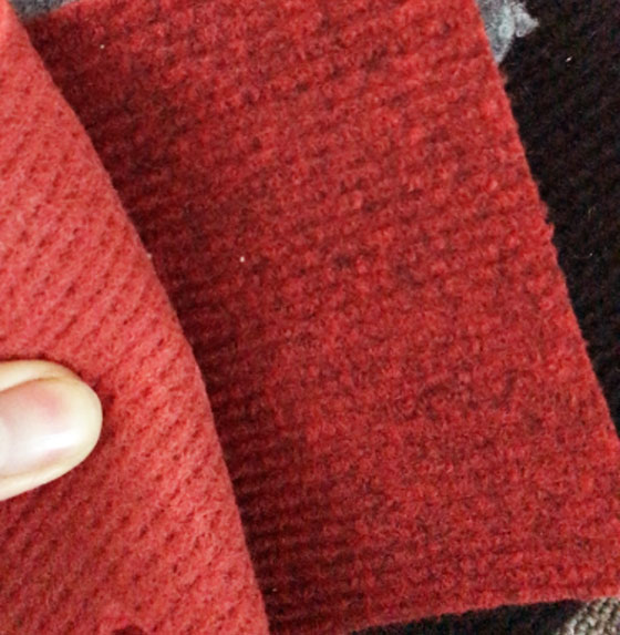 Thảm nỉ màu đỏ đun