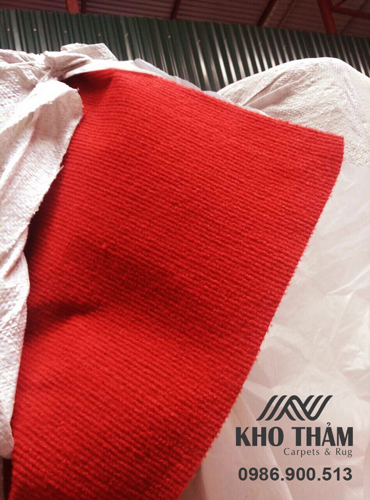 Thảm nỉ màu đỏ cờ