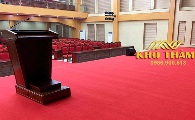 Thảm đỏ trải hội trường