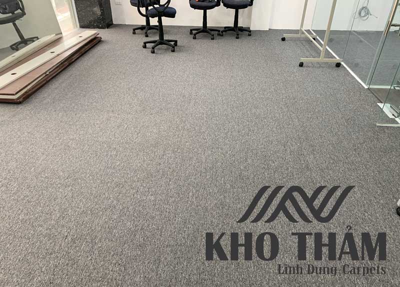 Thảm trải sàn tấm một màu ghi lông chuột 50c x 50cm