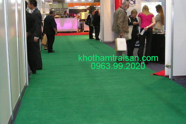 Thảm xanh lá trải hội chợ triển lãm